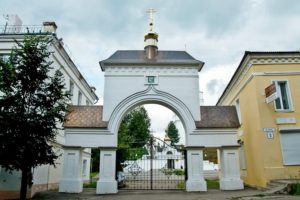 Вход на территорию собора